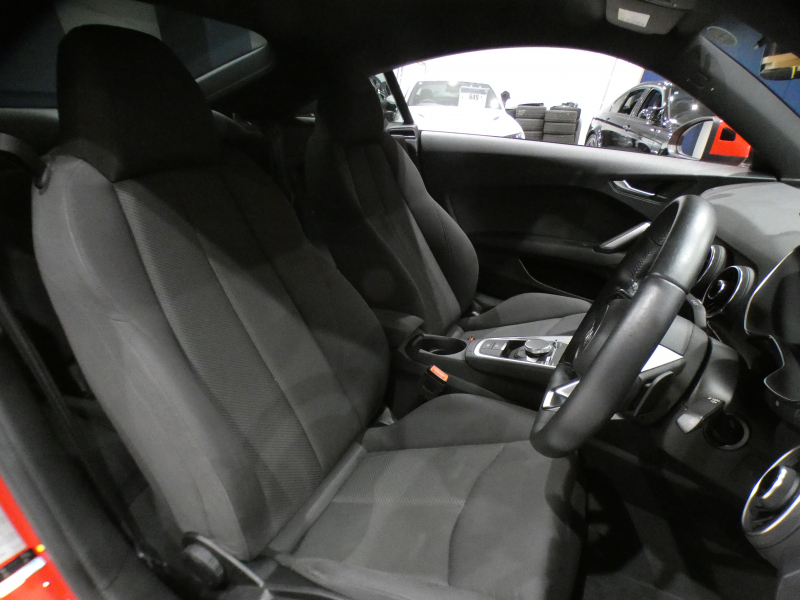 アウディ TTクーペ TTｸｰﾍﾟ 40TFSI ｺﾝﾌｫｰﾄPKG　後期 ADVｷｰ ｸﾙｺﾝ ﾚｰﾝ&ｻｲﾄﾞｱｼｽﾄ ｴﾌｪｸﾄｸﾛｽｼｰﾄ ｼｰﾄﾋｰﾀｰ MMIﾅﾋﾞ ﾊﾞｰﾁｬﾙCP Bｶﾒﾗ PDC LEDﾗｲﾄ 18AW　2年保証