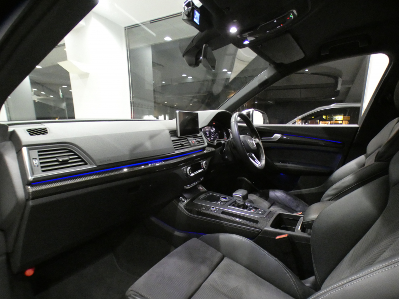 アウディ SQ5 SQ5 3.0TFSIｸﾜﾄﾛ ｱｼｽﾀﾝｽPKG　ADVｷｰ 追ACC ﾚｰﾝ&ｻｲﾄﾞｱｼｽﾄ 衝突軽減 半革 ﾋｰﾀｰ MMIﾅﾋﾞ ﾊﾞｰﾁｬﾙCP B&Oｻｳﾝﾄﾞ Bｶﾒﾗ PDC ﾏﾄﾘｸｽLED ｱﾝﾋﾞｴﾝﾄﾗｲﾄ ｵｰﾄﾃｰﾙｹﾞｰﾄ 専用ｴｸｽﾃﾘｱ&21AW ﾚｯﾄﾞｷｬﾘﾊﾟｰ 354ps　2年保証