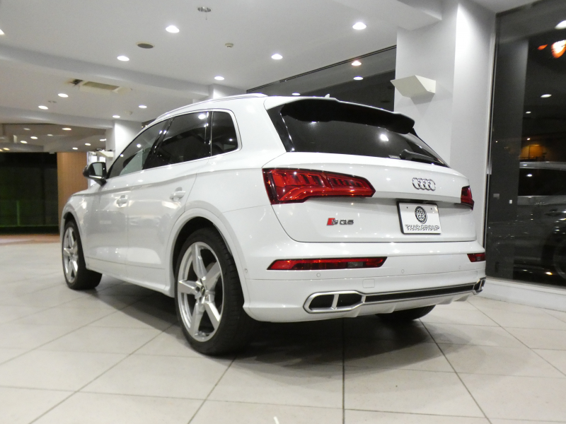 アウディ SQ5 SQ5 3.0TFSIｸﾜﾄﾛ ｱｼｽﾀﾝｽPKG　ADVｷｰ 追ACC ﾚｰﾝ&ｻｲﾄﾞｱｼｽﾄ 衝突軽減 半革 ﾋｰﾀｰ MMIﾅﾋﾞ ﾊﾞｰﾁｬﾙCP B&Oｻｳﾝﾄﾞ Bｶﾒﾗ PDC ﾏﾄﾘｸｽLED ｱﾝﾋﾞｴﾝﾄﾗｲﾄ ｵｰﾄﾃｰﾙｹﾞｰﾄ 専用ｴｸｽﾃﾘｱ&21AW ﾚｯﾄﾞｷｬﾘﾊﾟｰ 354ps　2年保証