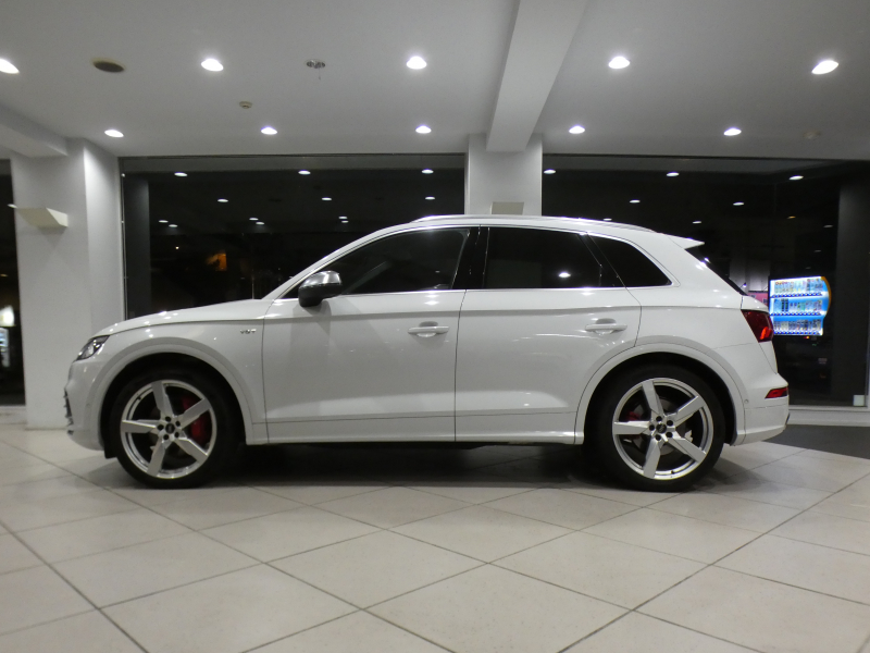 アウディ SQ5 SQ5 3.0TFSIｸﾜﾄﾛ ｱｼｽﾀﾝｽPKG　ADVｷｰ 追ACC ﾚｰﾝ&ｻｲﾄﾞｱｼｽﾄ 衝突軽減 半革 ﾋｰﾀｰ MMIﾅﾋﾞ ﾊﾞｰﾁｬﾙCP B&Oｻｳﾝﾄﾞ Bｶﾒﾗ PDC ﾏﾄﾘｸｽLED ｱﾝﾋﾞｴﾝﾄﾗｲﾄ ｵｰﾄﾃｰﾙｹﾞｰﾄ 専用ｴｸｽﾃﾘｱ&21AW ﾚｯﾄﾞｷｬﾘﾊﾟｰ 354ps　2年保証