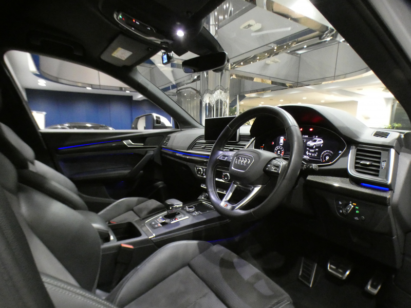 アウディ SQ5 SQ5 3.0TFSIｸﾜﾄﾛ ｱｼｽﾀﾝｽPKG　ADVｷｰ 追ACC ﾚｰﾝ&ｻｲﾄﾞｱｼｽﾄ 衝突軽減 半革 ﾋｰﾀｰ MMIﾅﾋﾞ ﾊﾞｰﾁｬﾙCP B&Oｻｳﾝﾄﾞ Bｶﾒﾗ PDC ﾏﾄﾘｸｽLED ｱﾝﾋﾞｴﾝﾄﾗｲﾄ ｵｰﾄﾃｰﾙｹﾞｰﾄ 専用ｴｸｽﾃﾘｱ&21AW ﾚｯﾄﾞｷｬﾘﾊﾟｰ 354ps　2年保証