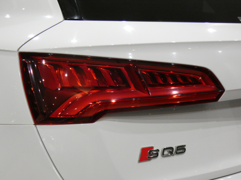 アウディ SQ5 SQ5 3.0TFSIｸﾜﾄﾛ ｱｼｽﾀﾝｽPKG　ADVｷｰ 追ACC ﾚｰﾝ&ｻｲﾄﾞｱｼｽﾄ 衝突軽減 半革 ﾋｰﾀｰ MMIﾅﾋﾞ ﾊﾞｰﾁｬﾙCP B&Oｻｳﾝﾄﾞ Bｶﾒﾗ PDC ﾏﾄﾘｸｽLED ｱﾝﾋﾞｴﾝﾄﾗｲﾄ ｵｰﾄﾃｰﾙｹﾞｰﾄ 専用ｴｸｽﾃﾘｱ&21AW ﾚｯﾄﾞｷｬﾘﾊﾟｰ 354ps　2年保証