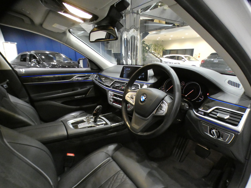BMW 7シリーズ 740i　ﾃﾞｨｽﾌﾟﾚｲｷｰ  Dｱｼｽﾄ+ 追ACC ﾚｰﾝCHW 衝突軽減 黒革 全席ﾋｰﾀｰ ﾍﾞﾝﾁﾚｰﾀｰ ﾏｯｻｰｼﾞ機能 iﾄﾞﾗｲﾌﾞﾅﾋﾞ(第6世代ﾀｯﾁP対応) harman/K 全周囲ｶﾒﾗ PDC ﾜｲﾔﾚｽCH LEDﾗｲﾄ ｿﾌﾄｸﾛｰｽﾞ 19AW　2年保証