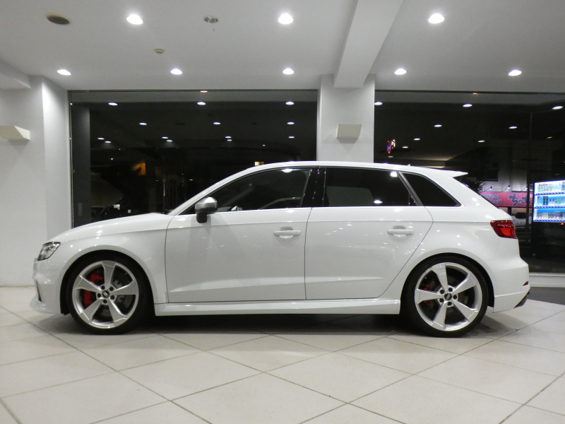 アウディ RS3 RS3ｽﾎﾟｰﾂﾊﾞｯｸ 2.5TFSIｸﾜﾄﾛ　ADVｷｰ 追ACC ﾚｰﾝ&ｻｲﾄﾞｱｼｽﾄ 黒革ｽﾎﾟｰﾂｼｰﾄ ﾋｰﾀｰ MMIﾅﾋﾞ ﾊﾞｰﾁｬﾙCP B&Oｻｳﾝﾄﾞ Bｶﾒﾗ PDC LEDﾗｲﾄ 専用ｴｸｽﾃﾘｱ&19AW ﾚｯﾄﾞｷｬﾘﾊﾟｰ 可変ﾏﾌﾗｰ SPIRIT車高調 400ps　2年保証