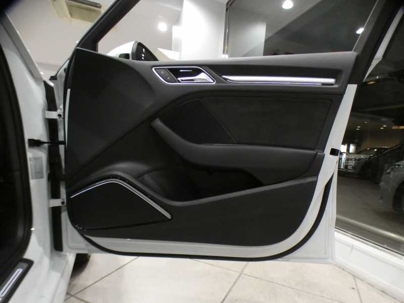 アウディ RS3 RS3ｽﾎﾟｰﾂﾊﾞｯｸ 2.5TFSIｸﾜﾄﾛ　ADVｷｰ 追ACC ﾚｰﾝ&ｻｲﾄﾞｱｼｽﾄ 黒革ｽﾎﾟｰﾂｼｰﾄ ﾋｰﾀｰ MMIﾅﾋﾞ ﾊﾞｰﾁｬﾙCP B&Oｻｳﾝﾄﾞ Bｶﾒﾗ PDC LEDﾗｲﾄ 専用ｴｸｽﾃﾘｱ&19AW ﾚｯﾄﾞｷｬﾘﾊﾟｰ 可変ﾏﾌﾗｰ SPIRIT車高調 400ps　2年保証