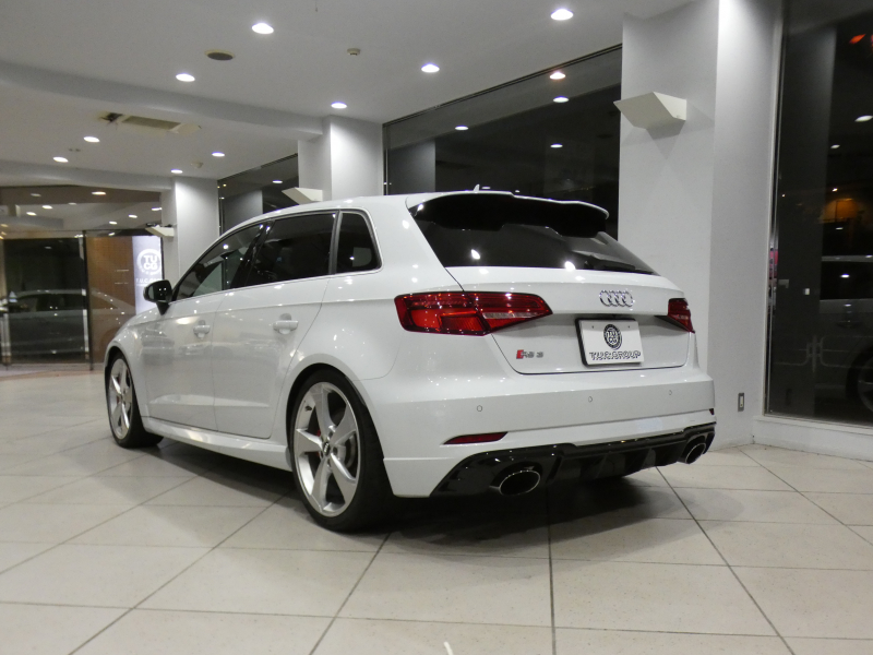 アウディ RS3 RS3ｽﾎﾟｰﾂﾊﾞｯｸ 2.5TFSIｸﾜﾄﾛ　ADVｷｰ 追ACC ﾚｰﾝ&ｻｲﾄﾞｱｼｽﾄ 黒革ｽﾎﾟｰﾂｼｰﾄ ﾋｰﾀｰ MMIﾅﾋﾞ ﾊﾞｰﾁｬﾙCP B&Oｻｳﾝﾄﾞ Bｶﾒﾗ PDC LEDﾗｲﾄ 専用ｴｸｽﾃﾘｱ&19AW ﾚｯﾄﾞｷｬﾘﾊﾟｰ 可変ﾏﾌﾗｰ SPIRIT車高調 400ps　2年保証