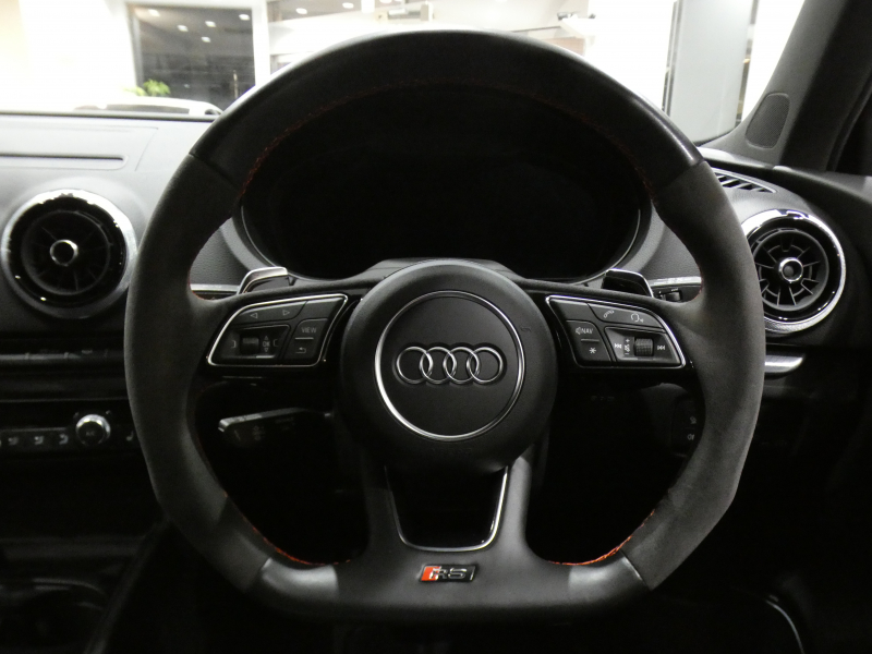 アウディ RS3 RS3ｽﾎﾟｰﾂﾊﾞｯｸ 2.5TFSIｸﾜﾄﾛ　ADVｷｰ 追ACC ﾚｰﾝ&ｻｲﾄﾞｱｼｽﾄ 黒革ｽﾎﾟｰﾂｼｰﾄ ﾋｰﾀｰ MMIﾅﾋﾞ ﾊﾞｰﾁｬﾙCP B&Oｻｳﾝﾄﾞ Bｶﾒﾗ PDC LEDﾗｲﾄ 専用ｴｸｽﾃﾘｱ&19AW ﾚｯﾄﾞｷｬﾘﾊﾟｰ 可変ﾏﾌﾗｰ SPIRIT車高調 400ps　2年保証