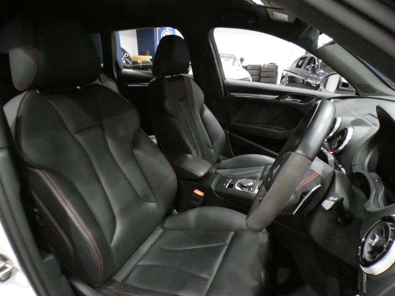 アウディ RS3 RS3ｽﾎﾟｰﾂﾊﾞｯｸ 2.5TFSIｸﾜﾄﾛ　ADVｷｰ 追ACC ﾚｰﾝ&ｻｲﾄﾞｱｼｽﾄ 黒革ｽﾎﾟｰﾂｼｰﾄ ﾋｰﾀｰ MMIﾅﾋﾞ ﾊﾞｰﾁｬﾙCP B&Oｻｳﾝﾄﾞ Bｶﾒﾗ PDC LEDﾗｲﾄ 専用ｴｸｽﾃﾘｱ&19AW ﾚｯﾄﾞｷｬﾘﾊﾟｰ 可変ﾏﾌﾗｰ SPIRIT車高調 400ps　2年保証