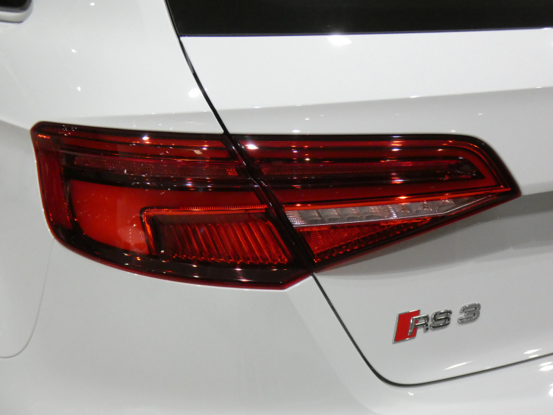 アウディ RS3 RS3ｽﾎﾟｰﾂﾊﾞｯｸ 2.5TFSIｸﾜﾄﾛ　ADVｷｰ 追ACC ﾚｰﾝ&ｻｲﾄﾞｱｼｽﾄ 黒革ｽﾎﾟｰﾂｼｰﾄ ﾋｰﾀｰ MMIﾅﾋﾞ ﾊﾞｰﾁｬﾙCP B&Oｻｳﾝﾄﾞ Bｶﾒﾗ PDC LEDﾗｲﾄ 専用ｴｸｽﾃﾘｱ&19AW ﾚｯﾄﾞｷｬﾘﾊﾟｰ 可変ﾏﾌﾗｰ SPIRIT車高調 400ps　2年保証