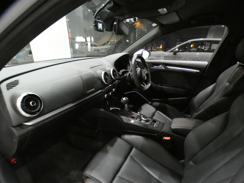 アウディ RS3 RS3ｽﾎﾟｰﾂﾊﾞｯｸ 2.5TFSIｸﾜﾄﾛ　ADVｷｰ 追ACC ﾚｰﾝ&ｻｲﾄﾞｱｼｽﾄ 黒革ｽﾎﾟｰﾂｼｰﾄ ﾋｰﾀｰ MMIﾅﾋﾞ ﾊﾞｰﾁｬﾙCP B&Oｻｳﾝﾄﾞ Bｶﾒﾗ PDC LEDﾗｲﾄ 専用ｴｸｽﾃﾘｱ&19AW ﾚｯﾄﾞｷｬﾘﾊﾟｰ 可変ﾏﾌﾗｰ SPIRIT車高調 400ps　2年保証