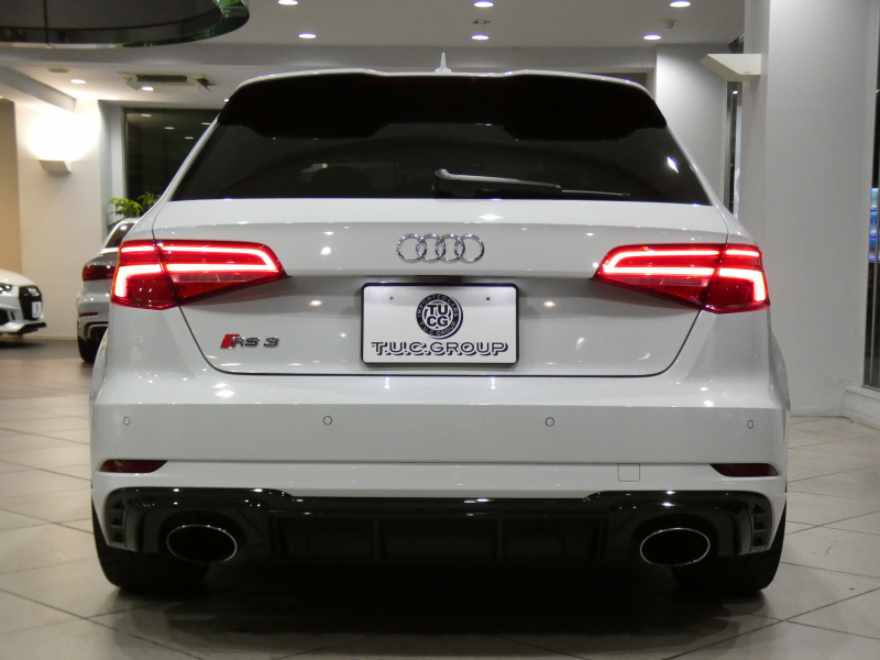 アウディ RS3 RS3ｽﾎﾟｰﾂﾊﾞｯｸ 2.5TFSIｸﾜﾄﾛ　ADVｷｰ 追ACC ﾚｰﾝ&ｻｲﾄﾞｱｼｽﾄ 黒革ｽﾎﾟｰﾂｼｰﾄ ﾋｰﾀｰ MMIﾅﾋﾞ ﾊﾞｰﾁｬﾙCP B&Oｻｳﾝﾄﾞ Bｶﾒﾗ PDC LEDﾗｲﾄ 専用ｴｸｽﾃﾘｱ&19AW ﾚｯﾄﾞｷｬﾘﾊﾟｰ 可変ﾏﾌﾗｰ SPIRIT車高調 400ps　2年保証