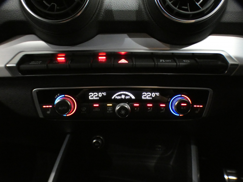 アウディ Q2 Q2 30TFSIｽﾎﾟｰﾂ Sﾗｲﾝ&ｱｼｽﾀﾝｽPKG　ADVｷｰ 追ACC ﾚｰﾝ&ｻｲﾄﾞｱｼｽﾄ ｱｳﾃﾞｨﾌﾟﾚｾﾝｽ 半革 ﾋｰﾀｰ MMIﾅﾋﾞ Bｶﾒﾗ PDC LEDﾗｲﾄ ｵｰﾄﾃｰﾙｹﾞｰﾄ Sﾗｲﾝｴｸｽﾃﾘｱ&18AW　2年保証