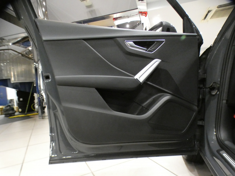 アウディ Q2 Q2 30TFSIｽﾎﾟｰﾂ Sﾗｲﾝ&ｱｼｽﾀﾝｽPKG　ADVｷｰ 追ACC ﾚｰﾝ&ｻｲﾄﾞｱｼｽﾄ ｱｳﾃﾞｨﾌﾟﾚｾﾝｽ 半革 ﾋｰﾀｰ MMIﾅﾋﾞ Bｶﾒﾗ PDC LEDﾗｲﾄ ｵｰﾄﾃｰﾙｹﾞｰﾄ Sﾗｲﾝｴｸｽﾃﾘｱ&18AW　2年保証