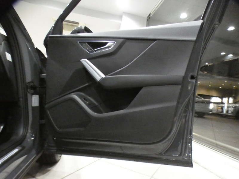 アウディ Q2 Q2 30TFSIｽﾎﾟｰﾂ Sﾗｲﾝ&ｱｼｽﾀﾝｽPKG　ADVｷｰ 追ACC ﾚｰﾝ&ｻｲﾄﾞｱｼｽﾄ ｱｳﾃﾞｨﾌﾟﾚｾﾝｽ 半革 ﾋｰﾀｰ MMIﾅﾋﾞ Bｶﾒﾗ PDC LEDﾗｲﾄ ｵｰﾄﾃｰﾙｹﾞｰﾄ Sﾗｲﾝｴｸｽﾃﾘｱ&18AW　2年保証