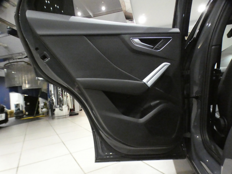 アウディ Q2 Q2 30TFSIｽﾎﾟｰﾂ Sﾗｲﾝ&ｱｼｽﾀﾝｽPKG　ADVｷｰ 追ACC ﾚｰﾝ&ｻｲﾄﾞｱｼｽﾄ ｱｳﾃﾞｨﾌﾟﾚｾﾝｽ 半革 ﾋｰﾀｰ MMIﾅﾋﾞ Bｶﾒﾗ PDC LEDﾗｲﾄ ｵｰﾄﾃｰﾙｹﾞｰﾄ Sﾗｲﾝｴｸｽﾃﾘｱ&18AW　2年保証