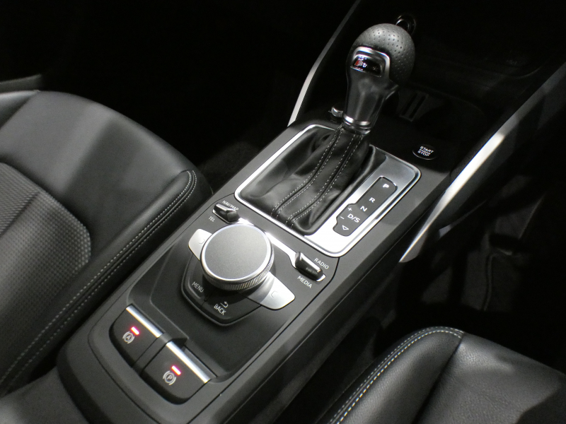 アウディ Q2 Q2 30TFSIｽﾎﾟｰﾂ Sﾗｲﾝ&ｱｼｽﾀﾝｽPKG　ADVｷｰ 追ACC ﾚｰﾝ&ｻｲﾄﾞｱｼｽﾄ ｱｳﾃﾞｨﾌﾟﾚｾﾝｽ 半革 ﾋｰﾀｰ MMIﾅﾋﾞ Bｶﾒﾗ PDC LEDﾗｲﾄ ｵｰﾄﾃｰﾙｹﾞｰﾄ Sﾗｲﾝｴｸｽﾃﾘｱ&18AW　2年保証