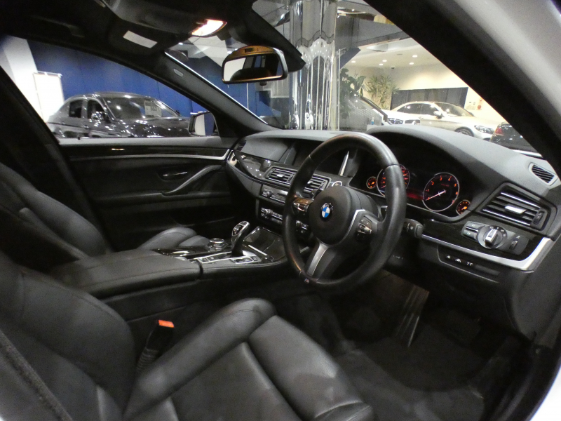 BMW 5シリーズ 528iﾂｰﾘﾝｸﾞMｽﾎﾟｰﾂ　後期 追ACC ﾚｰﾝCHW 衝突軽減 黒革 ﾋｰﾀｰ DSPﾒｰﾀｰ iﾄﾞﾗｲﾌﾞﾅﾋﾞ(NBT-EVO) Bｶﾒﾗ PDC LEDﾗｲﾄ ｵｰﾄﾃｰﾙｹﾞｰﾄ Mｽﾎﾟｰﾂｴｱﾛ&18AW 高出力EG 245ps　2年保証