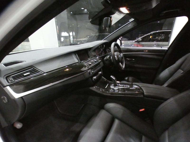 BMW 5シリーズ 528iﾂｰﾘﾝｸﾞMｽﾎﾟｰﾂ　後期 追ACC ﾚｰﾝCHW 衝突軽減 黒革 ﾋｰﾀｰ DSPﾒｰﾀｰ iﾄﾞﾗｲﾌﾞﾅﾋﾞ(NBT-EVO) Bｶﾒﾗ PDC LEDﾗｲﾄ ｵｰﾄﾃｰﾙｹﾞｰﾄ Mｽﾎﾟｰﾂｴｱﾛ&18AW 高出力EG 245ps　2年保証