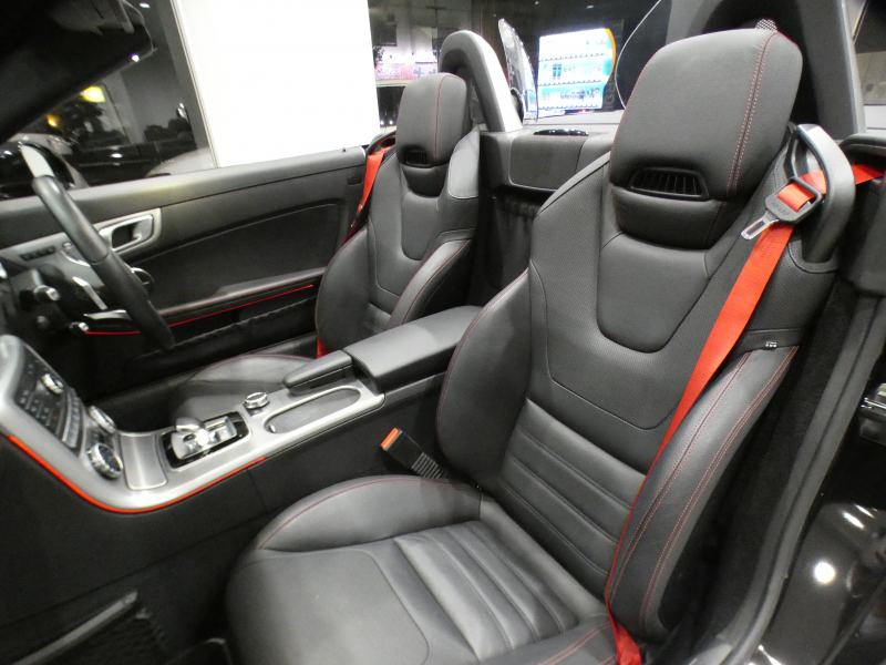 メルセデスベンツ SLCクラス SLC200ｽﾎﾟｰﾂ ﾚｰﾀﾞｰｾｰﾌﾃｨ　ｷｰﾚｽｺﾞｰ 黒革 ﾋｰﾀｰ&ｴｱｽｶｰﾌ ﾏｼﾞｯｸｽｶｲR ﾅﾋﾞTV harmank Bｶﾒﾗ PTS LEDﾗｲﾄ AMGｽﾀｲﾘﾝｸﾞ&18AW ｽﾎﾟｰﾂEX　2年保証