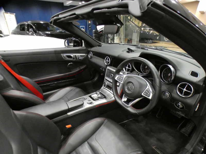 メルセデスベンツ SLCクラス SLC200ｽﾎﾟｰﾂ ﾚｰﾀﾞｰｾｰﾌﾃｨ　ｷｰﾚｽｺﾞｰ 黒革 ﾋｰﾀｰ&ｴｱｽｶｰﾌ ﾏｼﾞｯｸｽｶｲR ﾅﾋﾞTV harmank Bｶﾒﾗ PTS LEDﾗｲﾄ AMGｽﾀｲﾘﾝｸﾞ&18AW ｽﾎﾟｰﾂEX　2年保証