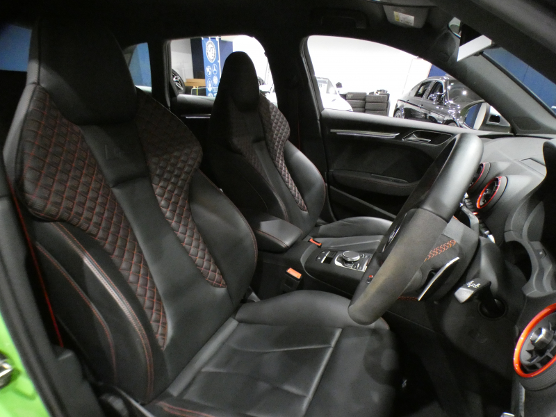 アウディ RS3 RS3ｽﾎﾟｰﾂﾊﾞｯｸ 2.5TFSIｸﾜﾄﾛ RSﾃﾞｻﾞｲﾝPKG　ADVｷｰ 追ACC ﾚｰﾝ&ｻｲﾄﾞｱｼｽﾄ RSｽﾎﾟｰﾂｼｰﾄ ﾋｰﾀｰ MMIﾅﾋﾞ ﾊﾞｰﾁｬﾙCP B&Oｻｳﾝﾄﾞ Bｶﾒﾗ PDC ﾏﾄﾘｸｽLED 専用ｴｸｽﾃﾘｱ&19AW ﾚｯﾄﾞｷｬﾘﾊﾟｰ ﾏｸﾞﾈﾃｨｯｸR 可変ﾏﾌﾗｰ 400ps　2年保証