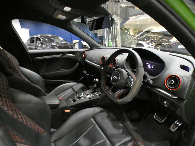 アウディ RS3 RS3ｽﾎﾟｰﾂﾊﾞｯｸ 2.5TFSIｸﾜﾄﾛ RSﾃﾞｻﾞｲﾝPKG　ADVｷｰ 追ACC ﾚｰﾝ&ｻｲﾄﾞｱｼｽﾄ RSｽﾎﾟｰﾂｼｰﾄ ﾋｰﾀｰ MMIﾅﾋﾞ ﾊﾞｰﾁｬﾙCP B&Oｻｳﾝﾄﾞ Bｶﾒﾗ PDC ﾏﾄﾘｸｽLED 専用ｴｸｽﾃﾘｱ&19AW ﾚｯﾄﾞｷｬﾘﾊﾟｰ ﾏｸﾞﾈﾃｨｯｸR 可変ﾏﾌﾗｰ 400ps　2年保証