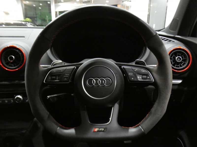 アウディ RS3 RS3ｽﾎﾟｰﾂﾊﾞｯｸ 2.5TFSIｸﾜﾄﾛ RSﾃﾞｻﾞｲﾝPKG　ADVｷｰ 追ACC ﾚｰﾝ&ｻｲﾄﾞｱｼｽﾄ RSｽﾎﾟｰﾂｼｰﾄ ﾋｰﾀｰ MMIﾅﾋﾞ ﾊﾞｰﾁｬﾙCP B&Oｻｳﾝﾄﾞ Bｶﾒﾗ PDC ﾏﾄﾘｸｽLED 専用ｴｸｽﾃﾘｱ&19AW ﾚｯﾄﾞｷｬﾘﾊﾟｰ ﾏｸﾞﾈﾃｨｯｸR 可変ﾏﾌﾗｰ 400ps　2年保証