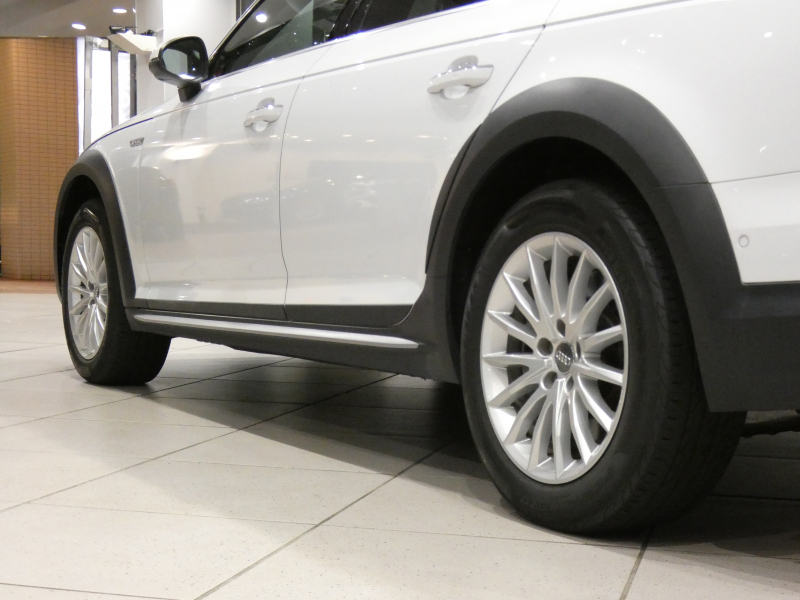 アウディ A4 A4 ｵｰﾙﾛｰﾄﾞｸﾜﾄﾛ ﾗｸﾞｼﾞｭｱﾘｰ&ｱｼｽﾀﾝｽPKG　ADVｷｰ 追ACC ﾚｰﾝ&ｻｲﾄﾞｱｼｽﾄ ｱｳﾃﾞｨﾌﾟﾚｾﾝｽ MMIﾅﾋﾞ ﾊﾞｰﾁｬﾙCP 全周囲ｶﾒﾗ PDC ﾊﾟｰｸｱｼｽﾄ ｵｰﾄﾃｰﾙｹﾞｰﾄ ﾏﾄﾘｸｽLED 17AW　2年保証