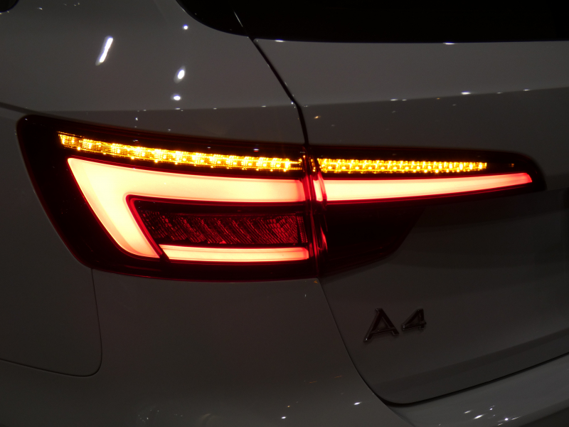 アウディ A4 A4 ｵｰﾙﾛｰﾄﾞｸﾜﾄﾛ ﾗｸﾞｼﾞｭｱﾘｰ&ｱｼｽﾀﾝｽPKG　ADVｷｰ 追ACC ﾚｰﾝ&ｻｲﾄﾞｱｼｽﾄ ｱｳﾃﾞｨﾌﾟﾚｾﾝｽ MMIﾅﾋﾞ ﾊﾞｰﾁｬﾙCP 全周囲ｶﾒﾗ PDC ﾊﾟｰｸｱｼｽﾄ ｵｰﾄﾃｰﾙｹﾞｰﾄ ﾏﾄﾘｸｽLED 17AW　2年保証