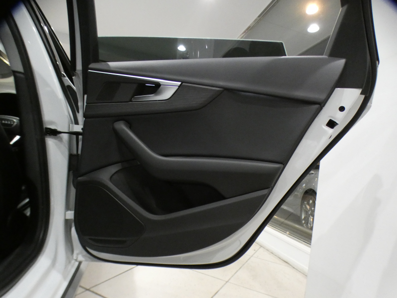 アウディ A4 A4 ｵｰﾙﾛｰﾄﾞｸﾜﾄﾛ ﾗｸﾞｼﾞｭｱﾘｰ&ｱｼｽﾀﾝｽPKG　ADVｷｰ 追ACC ﾚｰﾝ&ｻｲﾄﾞｱｼｽﾄ ｱｳﾃﾞｨﾌﾟﾚｾﾝｽ MMIﾅﾋﾞ ﾊﾞｰﾁｬﾙCP 全周囲ｶﾒﾗ PDC ﾊﾟｰｸｱｼｽﾄ ｵｰﾄﾃｰﾙｹﾞｰﾄ ﾏﾄﾘｸｽLED 17AW　2年保証