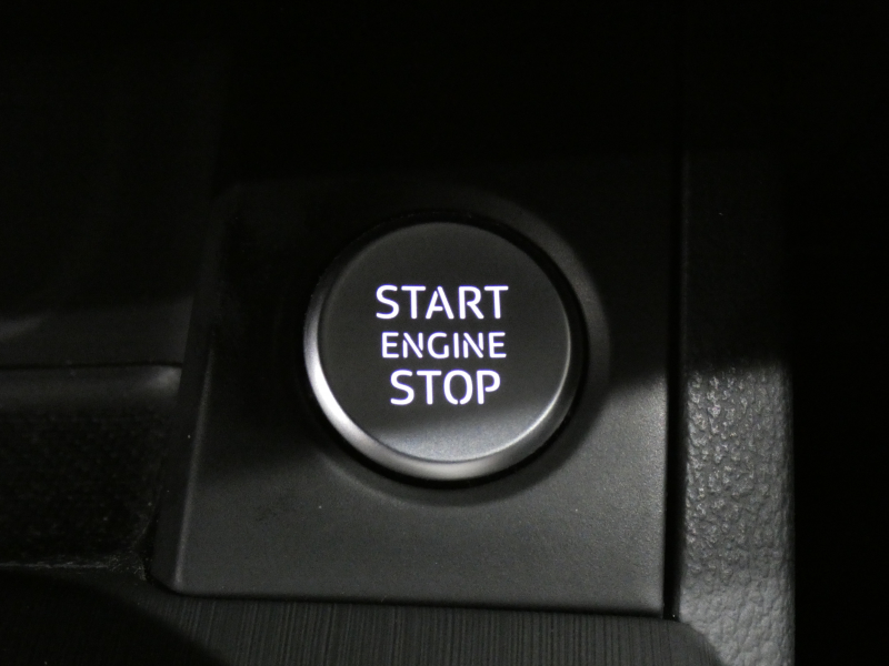 アウディ A4 A4 ｵｰﾙﾛｰﾄﾞｸﾜﾄﾛ ﾗｸﾞｼﾞｭｱﾘｰ&ｱｼｽﾀﾝｽPKG　ADVｷｰ 追ACC ﾚｰﾝ&ｻｲﾄﾞｱｼｽﾄ ｱｳﾃﾞｨﾌﾟﾚｾﾝｽ MMIﾅﾋﾞ ﾊﾞｰﾁｬﾙCP 全周囲ｶﾒﾗ PDC ﾊﾟｰｸｱｼｽﾄ ｵｰﾄﾃｰﾙｹﾞｰﾄ ﾏﾄﾘｸｽLED 17AW　2年保証