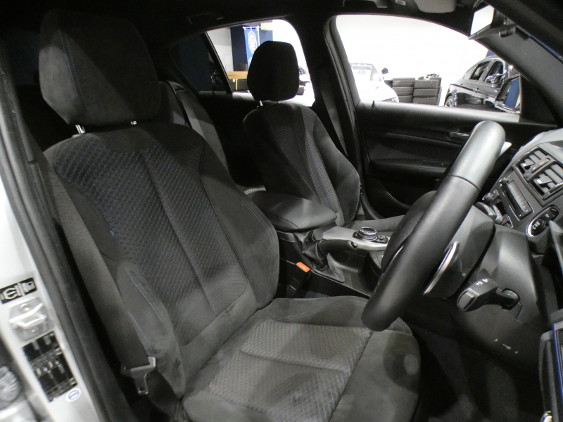 BMW 1シリーズ M135i ﾊﾟｰｷﾝｸﾞｻﾎﾟｰﾄPKG　ｺﾝﾌｫA ﾍｷｻｺﾞﾝｸﾛｽｼｰﾄ ｱﾝﾄﾞﾛｲﾄﾞﾓﾆﾀｰ(純正ﾅﾋﾞ表示可) BTｵｰﾃﾞｨｵ Bｶﾒﾗ Rｾﾝｻｰ ｷｾﾉﾝ 専用ｴｸｽﾃﾘｱ&18AW 320ps　2年保証