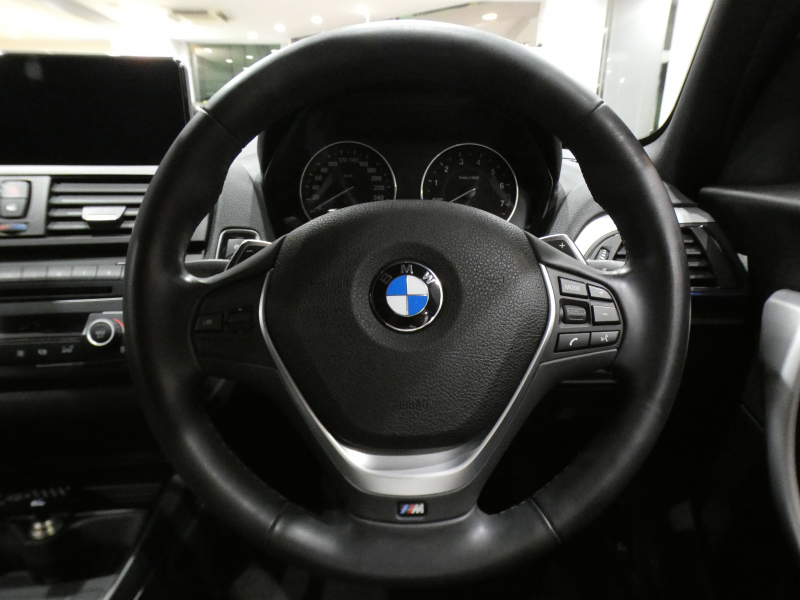 BMW 1シリーズ M135i ﾊﾟｰｷﾝｸﾞｻﾎﾟｰﾄPKG　ｺﾝﾌｫA ﾍｷｻｺﾞﾝｸﾛｽｼｰﾄ ｱﾝﾄﾞﾛｲﾄﾞﾓﾆﾀｰ(純正ﾅﾋﾞ表示可) BTｵｰﾃﾞｨｵ Bｶﾒﾗ Rｾﾝｻｰ ｷｾﾉﾝ 専用ｴｸｽﾃﾘｱ&18AW 320ps　2年保証