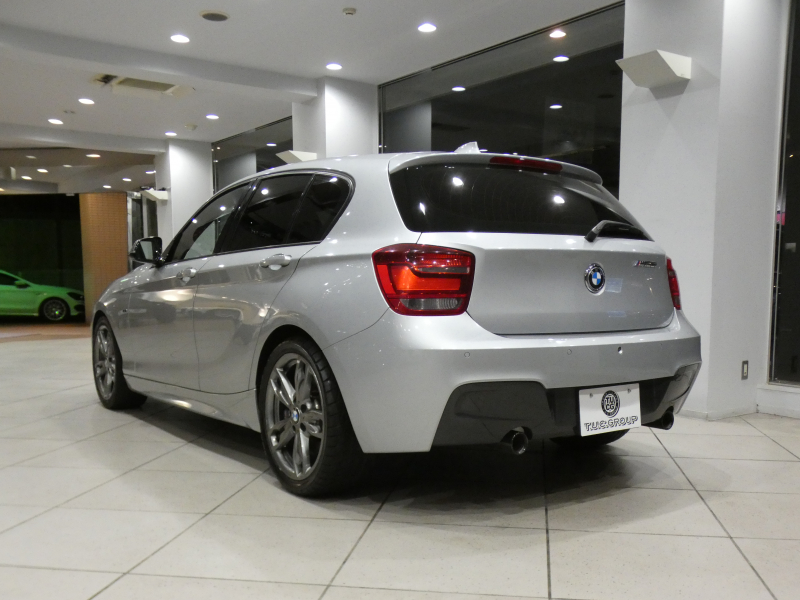 BMW 1シリーズ M135i ﾊﾟｰｷﾝｸﾞｻﾎﾟｰﾄPKG　ｺﾝﾌｫA ﾍｷｻｺﾞﾝｸﾛｽｼｰﾄ ｱﾝﾄﾞﾛｲﾄﾞﾓﾆﾀｰ(純正ﾅﾋﾞ表示可) BTｵｰﾃﾞｨｵ Bｶﾒﾗ Rｾﾝｻｰ ｷｾﾉﾝ 専用ｴｸｽﾃﾘｱ&18AW 320ps　2年保証