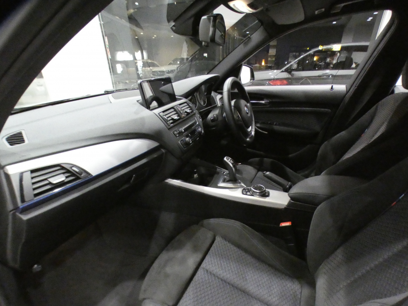 BMW 1シリーズ M135i ﾊﾟｰｷﾝｸﾞｻﾎﾟｰﾄPKG　ｺﾝﾌｫA ﾍｷｻｺﾞﾝｸﾛｽｼｰﾄ ｱﾝﾄﾞﾛｲﾄﾞﾓﾆﾀｰ(純正ﾅﾋﾞ表示可) BTｵｰﾃﾞｨｵ Bｶﾒﾗ Rｾﾝｻｰ ｷｾﾉﾝ 専用ｴｸｽﾃﾘｱ&18AW 320ps　2年保証
