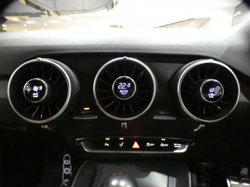 アウディ TTロードスター TTﾛｰﾄﾞｽﾀｰ 2.0TFSIｸﾜﾄﾛ ﾚｻﾞｰ&ｱｼｽﾀﾝｽPKG　ADVｷｰ 黒幌/茶革 ﾋｰﾀｰ MMIﾅﾋﾞTV ﾊﾞｰﾁｬﾙCP Bｶﾒﾗ PDC ｸﾙｺﾝ ﾏﾄﾘｸｽLED Sﾗｲﾝﾊﾞﾝﾊﾟｰ 18AW ﾛｰﾀﾞｳﾝｻｽ NEUSPPEDｴｱｸﾘ　2年保証