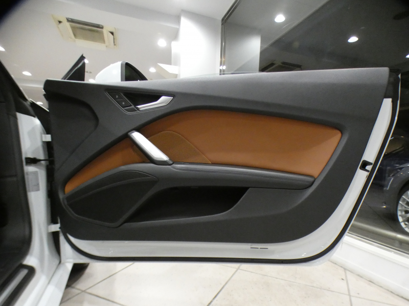 アウディ TTロードスター TTﾛｰﾄﾞｽﾀｰ 2.0TFSIｸﾜﾄﾛ ﾚｻﾞｰ&ｱｼｽﾀﾝｽPKG　ADVｷｰ 黒幌/茶革 ﾋｰﾀｰ MMIﾅﾋﾞTV ﾊﾞｰﾁｬﾙCP Bｶﾒﾗ PDC ｸﾙｺﾝ ﾏﾄﾘｸｽLED Sﾗｲﾝﾊﾞﾝﾊﾟｰ 18AW ﾛｰﾀﾞｳﾝｻｽ NEUSPPEDｴｱｸﾘ　2年保証