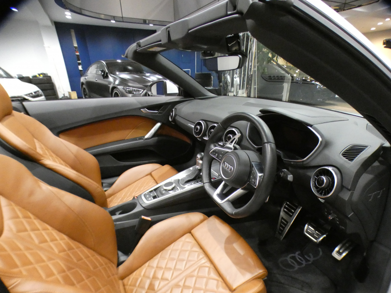 アウディ TTロードスター TTﾛｰﾄﾞｽﾀｰ 2.0TFSIｸﾜﾄﾛ ﾚｻﾞｰ&ｱｼｽﾀﾝｽPKG　ADVｷｰ 黒幌/茶革 ﾋｰﾀｰ MMIﾅﾋﾞTV ﾊﾞｰﾁｬﾙCP Bｶﾒﾗ PDC ｸﾙｺﾝ ﾏﾄﾘｸｽLED Sﾗｲﾝﾊﾞﾝﾊﾟｰ 18AW ﾛｰﾀﾞｳﾝｻｽ NEUSPPEDｴｱｸﾘ　2年保証