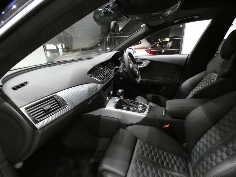 アウディ RS7 RS7ｽﾎﾟｰﾂﾊﾞｯｸ 4.0TFSIｸﾜﾄﾛ　1ｵｰﾅｰ ｱｼｽﾀﾝｽｼｽﾃﾑ 追ACC ﾚｰﾝ&ｻｲﾄﾞｱｼｽﾄ ﾌﾞﾚｰｷﾌﾟﾚW 黒革 ｻﾝﾙｰﾌ ｱﾙｶﾝﾀｰﾗﾙｰﾌ MMIﾅﾋﾞTV BOSE Bｶﾒﾗ PDC LEDﾗｲﾄ 専用ｴｸｽﾃﾘｱ&21AW 可変ﾏﾌﾗｰ 560ps　2年保証