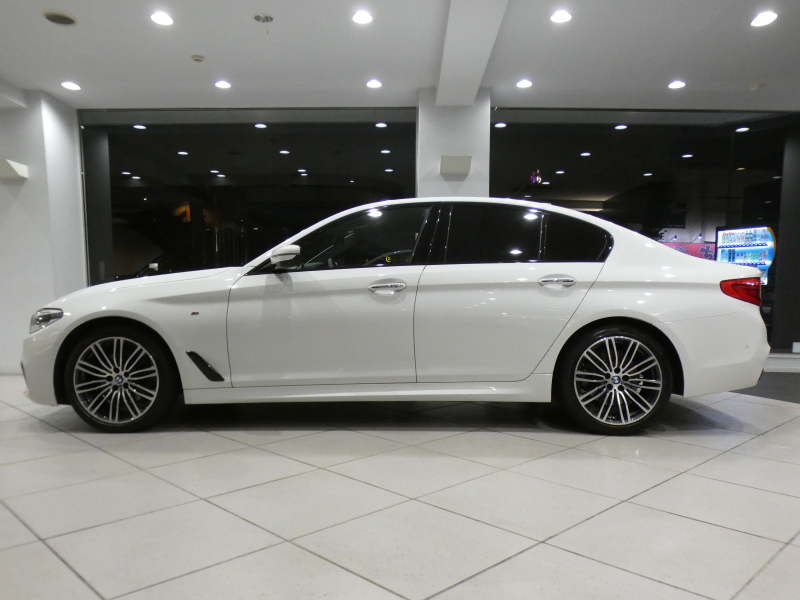 BMW 5シリーズ 523i Mｽﾎﾟｰﾂ ﾊｲﾗｲﾝPKG　ｺﾝﾌｫA Dｱｼｽﾄ+ 追ACC ﾚｰﾝCHW 衝突軽減 黒革 全席ﾋｰﾀｰ iﾄﾞﾗｲﾌﾞﾅﾋﾞ(第6世代ﾀｯﾁP対応) 全周囲ｶﾒﾗ PDC LEDﾗｲﾄ ｵｰﾄﾄﾗﾝｸ Mｽﾎﾟｰﾂｴｱﾛ&19AW ﾄﾗﾝｸｽﾎﾟｲﾗｰ　2年保証