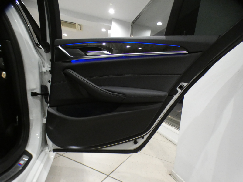 BMW 5シリーズ 523i Mｽﾎﾟｰﾂ ﾊｲﾗｲﾝPKG　ｺﾝﾌｫA Dｱｼｽﾄ+ 追ACC ﾚｰﾝCHW 衝突軽減 黒革 全席ﾋｰﾀｰ iﾄﾞﾗｲﾌﾞﾅﾋﾞ(第6世代ﾀｯﾁP対応) 全周囲ｶﾒﾗ PDC LEDﾗｲﾄ ｵｰﾄﾄﾗﾝｸ Mｽﾎﾟｰﾂｴｱﾛ&19AW ﾄﾗﾝｸｽﾎﾟｲﾗｰ　2年保証