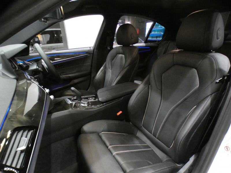 BMW 5シリーズ 523i Mｽﾎﾟｰﾂ ﾊｲﾗｲﾝPKG　ｺﾝﾌｫA Dｱｼｽﾄ+ 追ACC ﾚｰﾝCHW 衝突軽減 黒革 全席ﾋｰﾀｰ iﾄﾞﾗｲﾌﾞﾅﾋﾞ(第6世代ﾀｯﾁP対応) 全周囲ｶﾒﾗ PDC LEDﾗｲﾄ ｵｰﾄﾄﾗﾝｸ Mｽﾎﾟｰﾂｴｱﾛ&19AW ﾄﾗﾝｸｽﾎﾟｲﾗｰ　2年保証