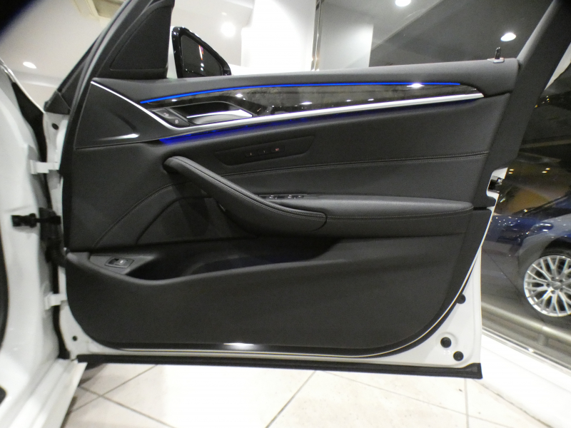 BMW 5シリーズ 523i Mｽﾎﾟｰﾂ ﾊｲﾗｲﾝPKG　ｺﾝﾌｫA Dｱｼｽﾄ+ 追ACC ﾚｰﾝCHW 衝突軽減 黒革 全席ﾋｰﾀｰ iﾄﾞﾗｲﾌﾞﾅﾋﾞ(第6世代ﾀｯﾁP対応) 全周囲ｶﾒﾗ PDC LEDﾗｲﾄ ｵｰﾄﾄﾗﾝｸ Mｽﾎﾟｰﾂｴｱﾛ&19AW ﾄﾗﾝｸｽﾎﾟｲﾗｰ　2年保証