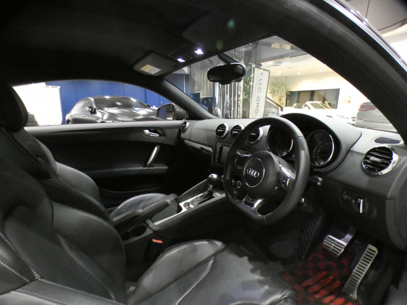 アウディ TT RS クーペ TTRSﾌﾟﾗｽｸｰﾍﾟ　黒革 ﾋｰﾀｰ SDﾅﾋﾞTV BTｵｰﾃﾞｨｵ Bｶﾒﾗ Rｾﾝｻｰ ｷｾﾉﾝ 専用ｴｸｽﾃﾘｱ&19AW ﾘｱｳｲﾝｸﾞ 360ps　2年保証