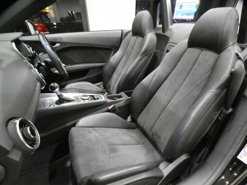 アウディ TTロードスター TTﾛｰﾄﾞｽﾀｰ 2.0TFSIｸﾜﾄﾛ SﾗｲﾝPKG　ADVｷｰ 黒幌/黒半革 Pｼｰﾄ MMIﾅﾋﾞTV ﾊﾞｰﾁｬﾙCP Rｾﾝｻｰ ﾏﾄﾘｸｽLED Sﾗｲﾝｴｸｽﾃﾘｱ&18AW　2年保証