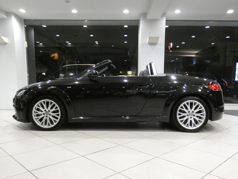 アウディ TTロードスター TTﾛｰﾄﾞｽﾀｰ 2.0TFSIｸﾜﾄﾛ SﾗｲﾝPKG　ADVｷｰ 黒幌/黒半革 Pｼｰﾄ MMIﾅﾋﾞTV ﾊﾞｰﾁｬﾙCP Rｾﾝｻｰ ﾏﾄﾘｸｽLED Sﾗｲﾝｴｸｽﾃﾘｱ&18AW　2年保証