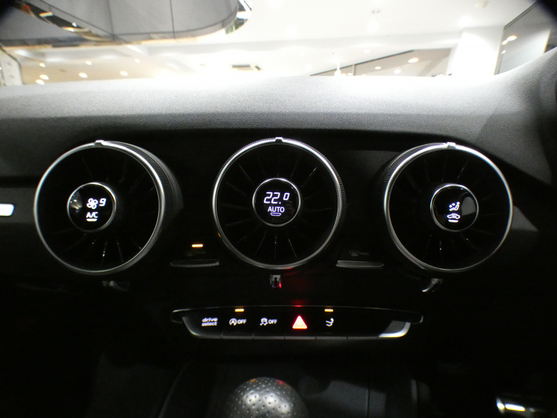 アウディ TTロードスター TTﾛｰﾄﾞｽﾀｰ 2.0TFSIｸﾜﾄﾛ SﾗｲﾝPKG　ADVｷｰ 黒幌/黒半革 Pｼｰﾄ MMIﾅﾋﾞTV ﾊﾞｰﾁｬﾙCP Rｾﾝｻｰ ﾏﾄﾘｸｽLED Sﾗｲﾝｴｸｽﾃﾘｱ&18AW　2年保証