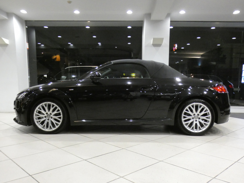 アウディ TTロードスター TTﾛｰﾄﾞｽﾀｰ 2.0TFSIｸﾜﾄﾛ SﾗｲﾝPKG　ADVｷｰ 黒幌/黒半革 Pｼｰﾄ MMIﾅﾋﾞTV ﾊﾞｰﾁｬﾙCP Rｾﾝｻｰ ﾏﾄﾘｸｽLED Sﾗｲﾝｴｸｽﾃﾘｱ&18AW　2年保証