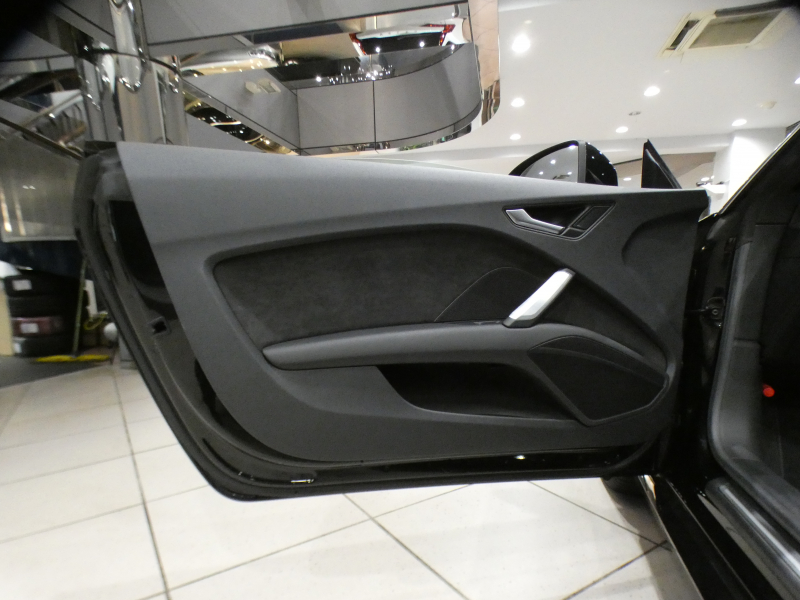 アウディ TTロードスター TTﾛｰﾄﾞｽﾀｰ 2.0TFSIｸﾜﾄﾛ SﾗｲﾝPKG　ADVｷｰ 黒幌/黒半革 Pｼｰﾄ MMIﾅﾋﾞTV ﾊﾞｰﾁｬﾙCP Rｾﾝｻｰ ﾏﾄﾘｸｽLED Sﾗｲﾝｴｸｽﾃﾘｱ&18AW　2年保証