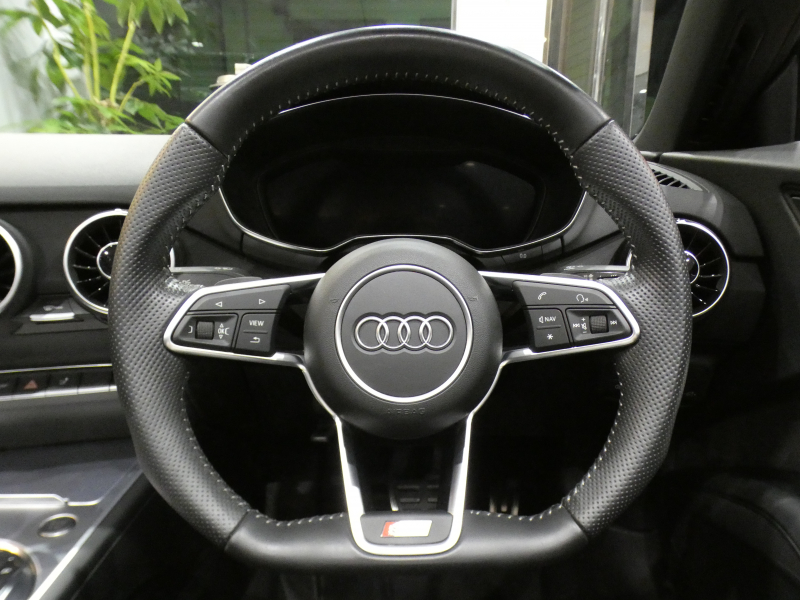 アウディ TTロードスター TTﾛｰﾄﾞｽﾀｰ 2.0TFSIｸﾜﾄﾛ SﾗｲﾝPKG　ADVｷｰ 黒幌/黒半革 Pｼｰﾄ MMIﾅﾋﾞTV ﾊﾞｰﾁｬﾙCP Rｾﾝｻｰ ﾏﾄﾘｸｽLED Sﾗｲﾝｴｸｽﾃﾘｱ&18AW　2年保証